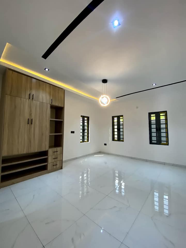 CONTEMPORARY 4 BEDROOM BUNGALOW