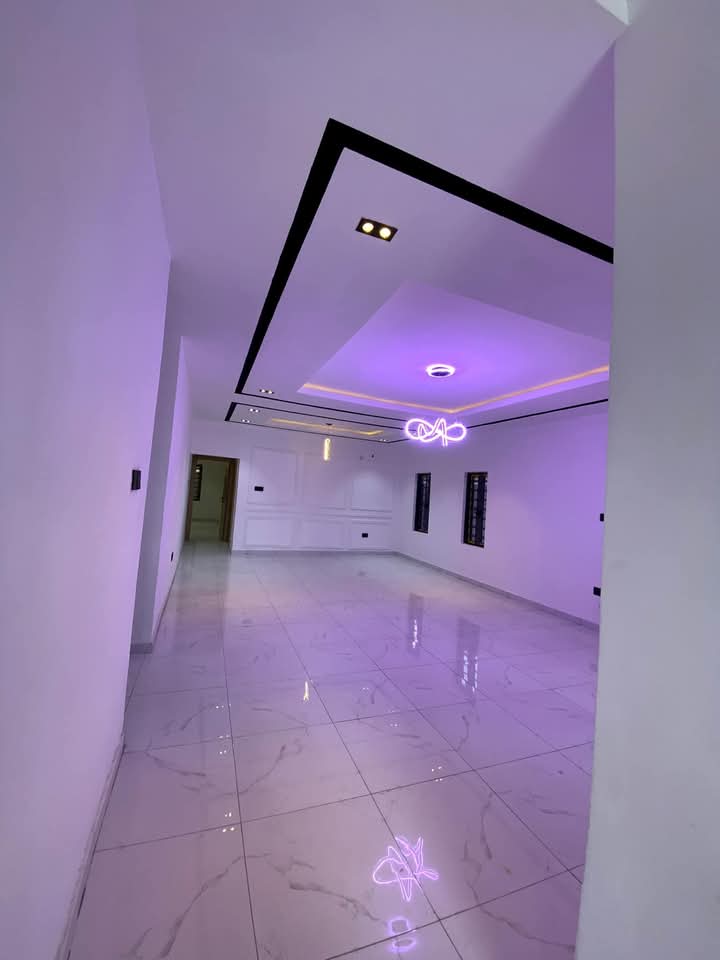 CONTEMPORARY 4 BEDROOM BUNGALOW