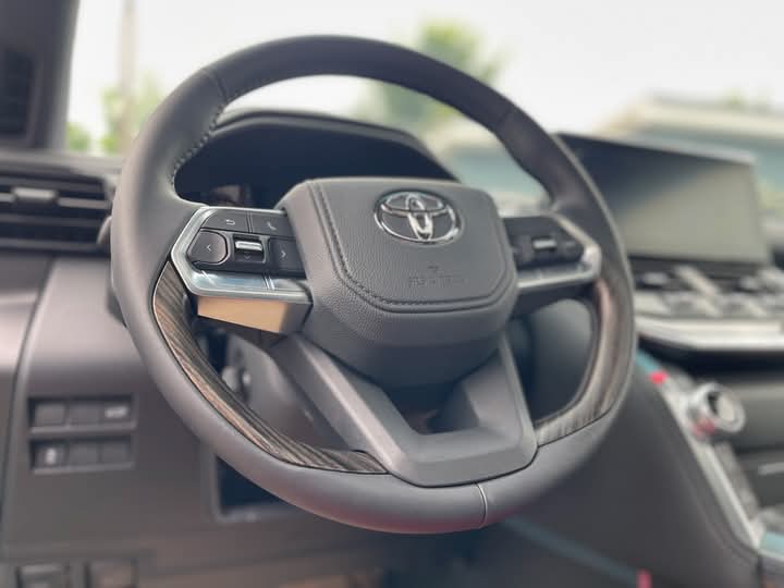 2023 Toyota Land Cruiser VXR