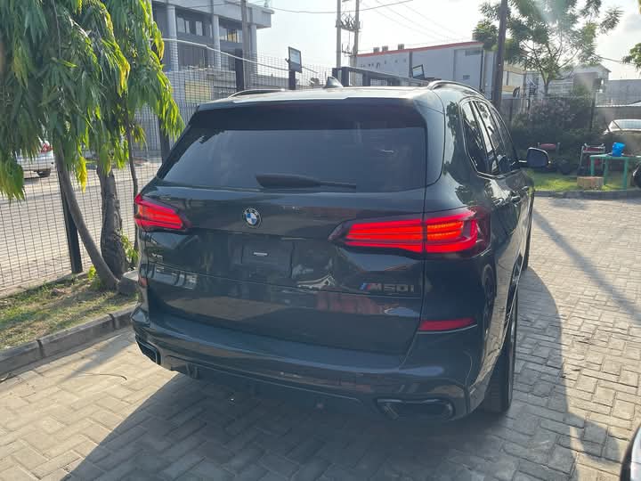 2023 BMW X5 M50i