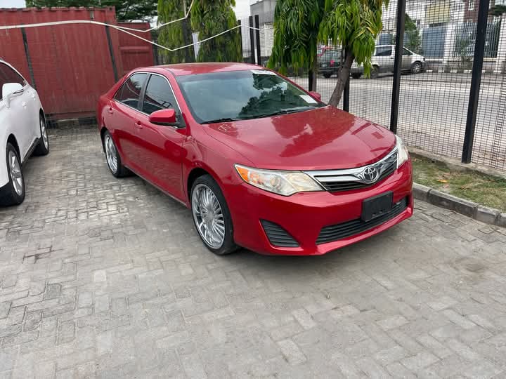 2012 TOYOTA CAMRY LE