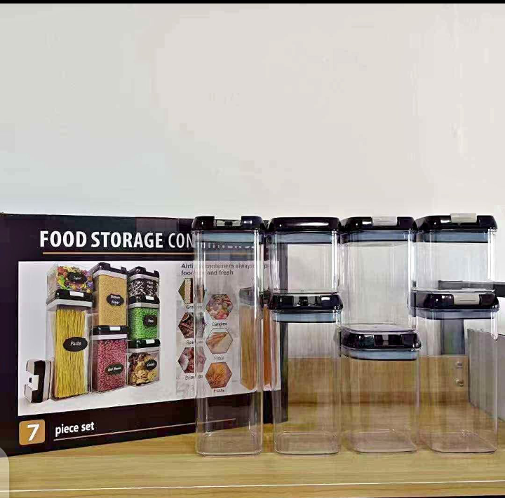 FOOD STORAGE CONTAINER