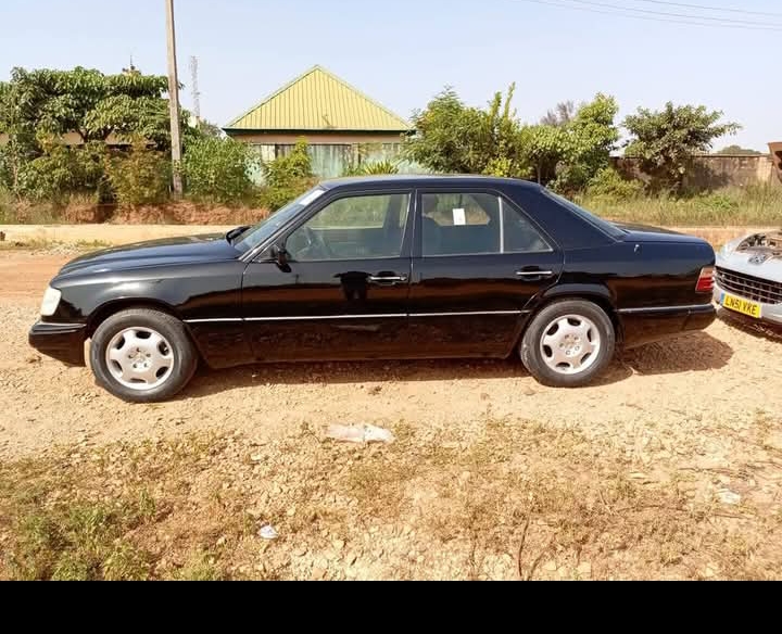 Mercedes Benz v booth