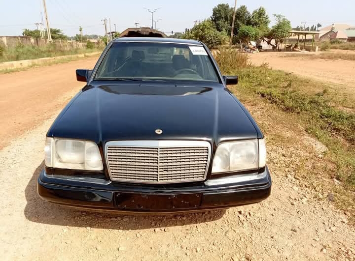 Mercedes Benz v booth