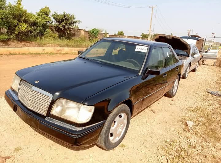 Mercedes Benz v booth