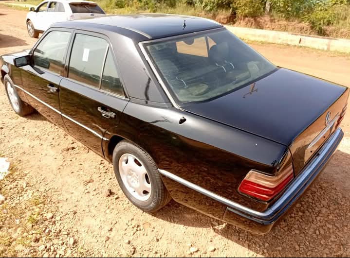 Mercedes Benz v booth