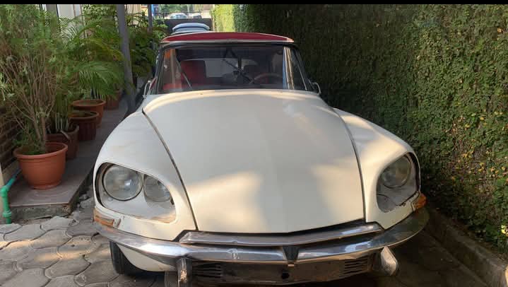 vintage car (Centron)