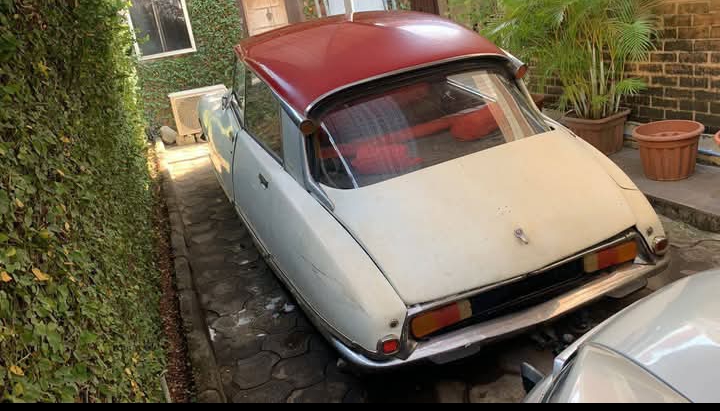 vintage car (Centron)