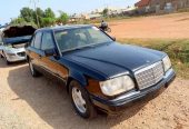 W 124 saloonAka v booth