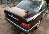 W 124 saloonAka v booth