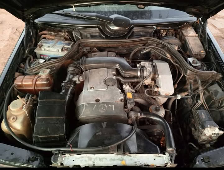 W 124 saloonAka v booth