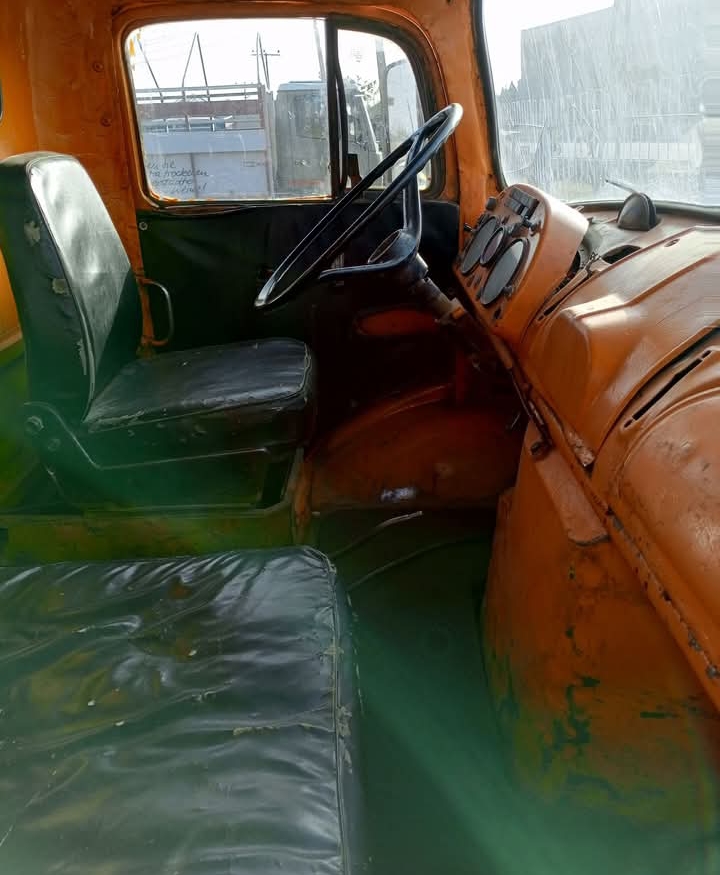 Mercedes Benz tipper 911