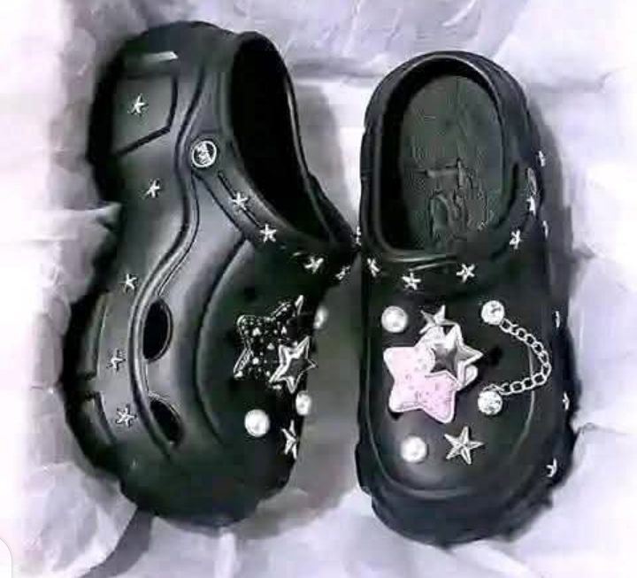 THICK SOLE HOLE SLIPPERS