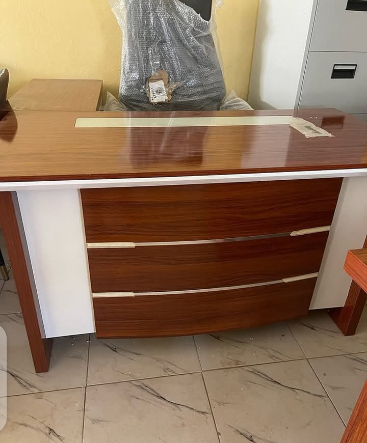 EXECUTIVE OFFICE DESK AND CHAIR