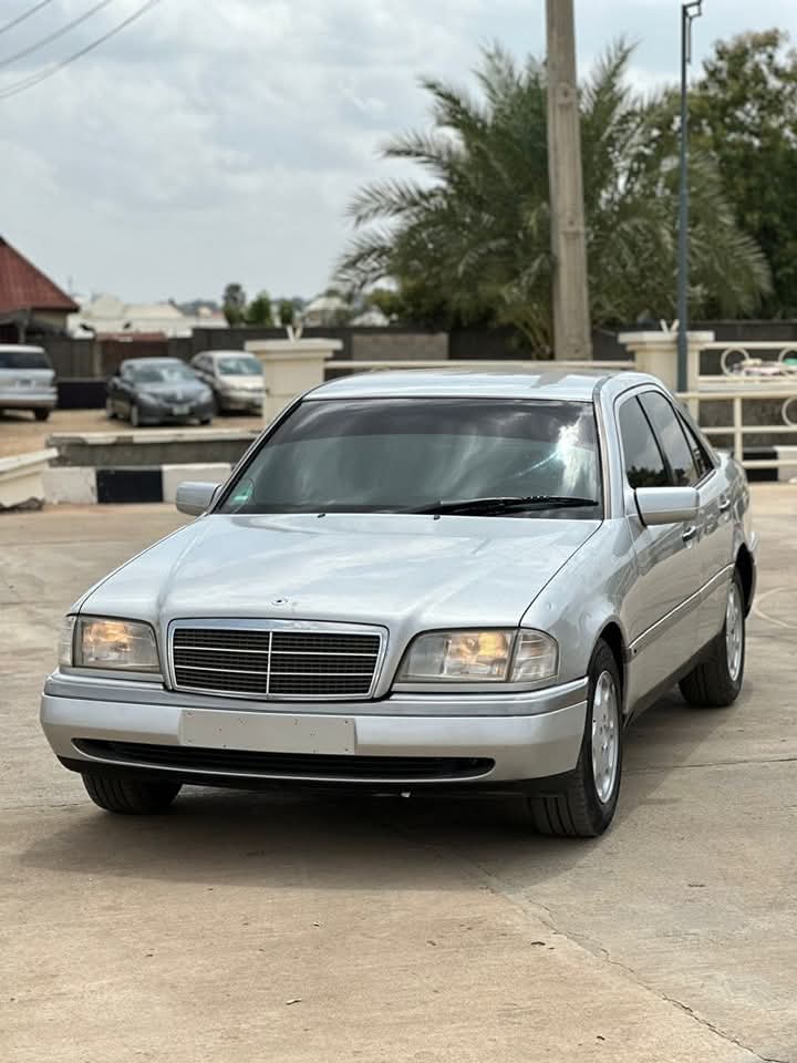 MERCEDES BENZ C180
