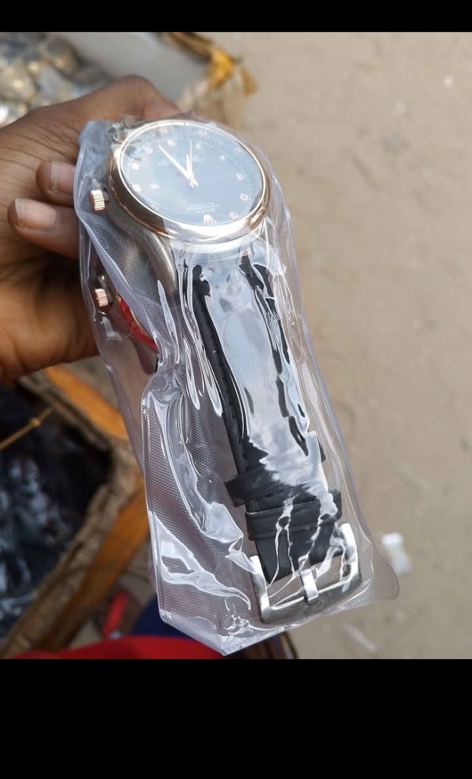 Men’s leather Wristwatch