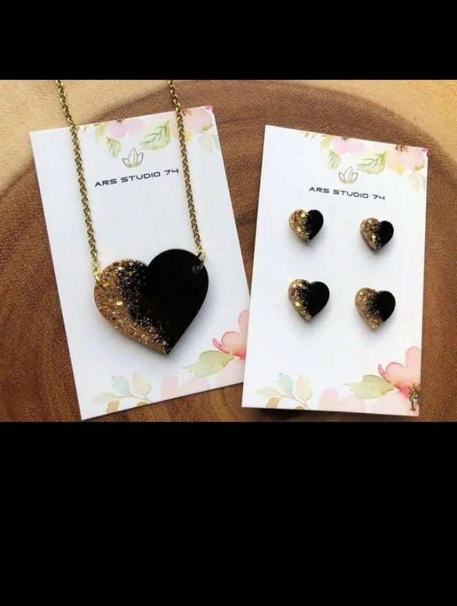 RESIN LOVE-SHAPED NECKLACE