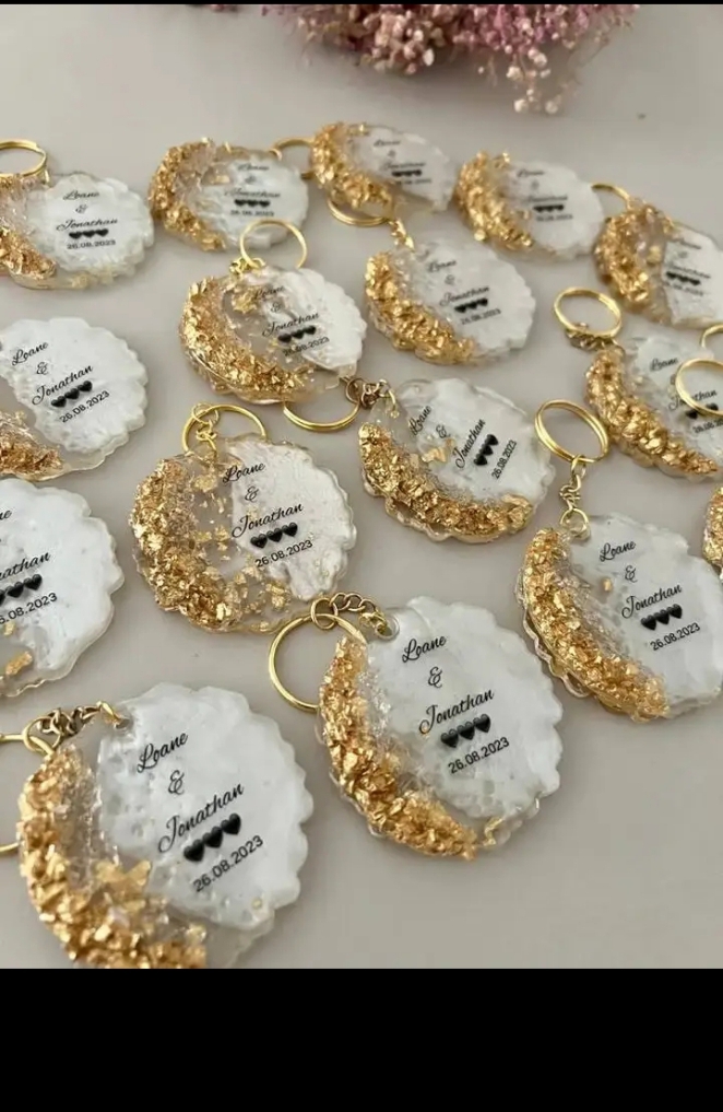 SOUVENIR KEYCHAINS/ KEYHOLDERS