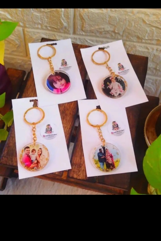 SOUVENIR KEYCHAINS/ KEYHOLDERS