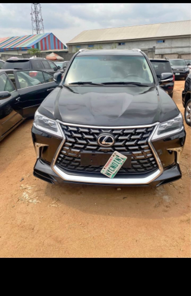 Super clean Lexus lx570 model 2020