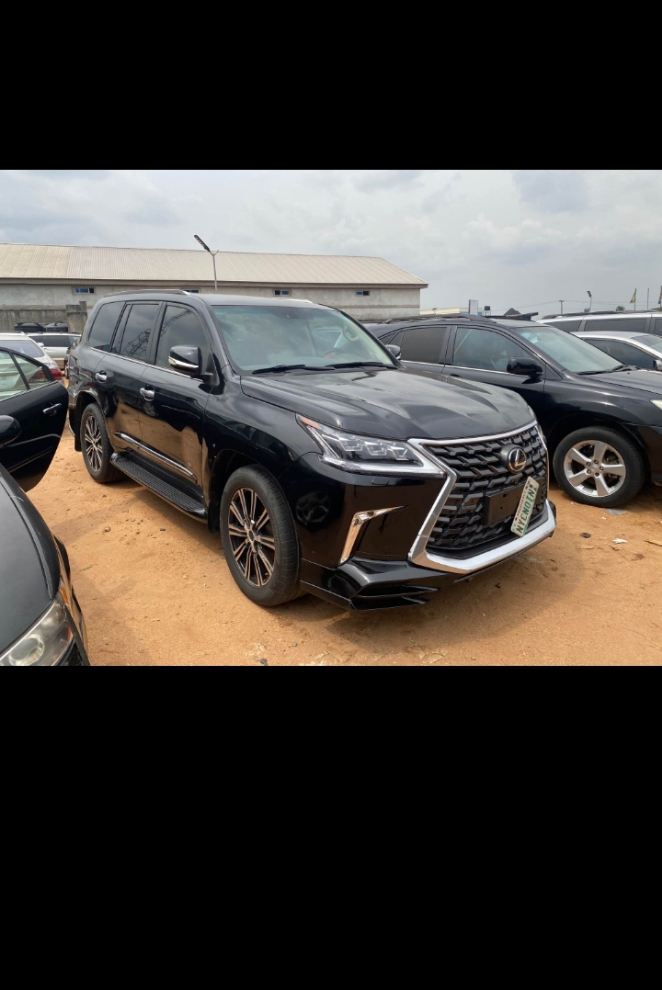 Super clean Lexus lx570 model 2020