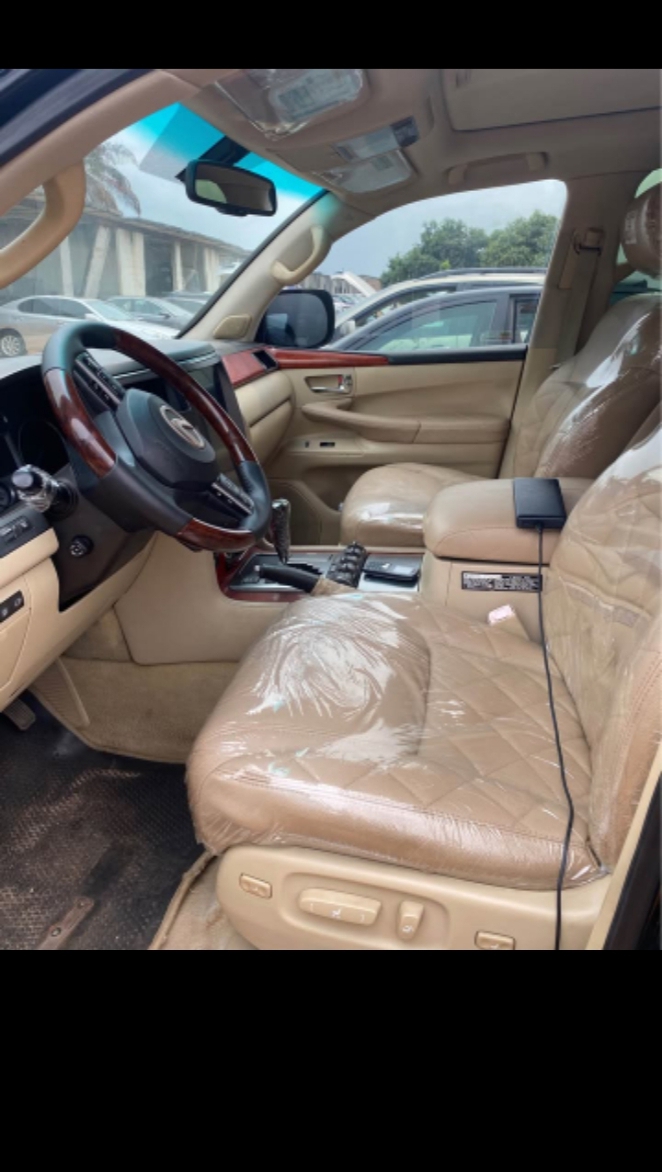 Super clean Lexus lx570 model 2020