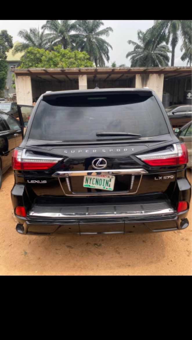 Super clean Lexus lx570 model 2020